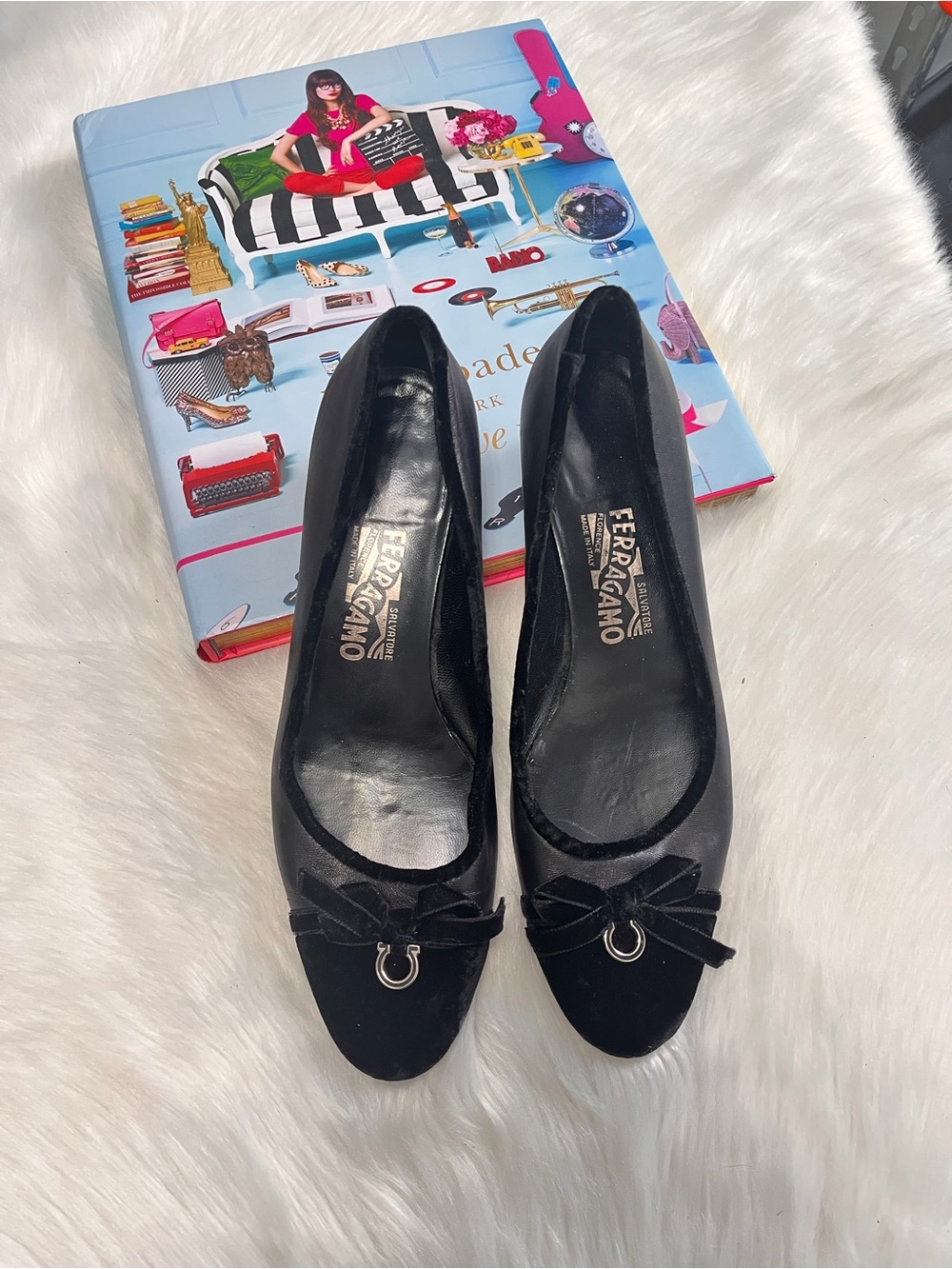 Salvatore Ferragamo Black Velvet Bow Round-Toe Pumps